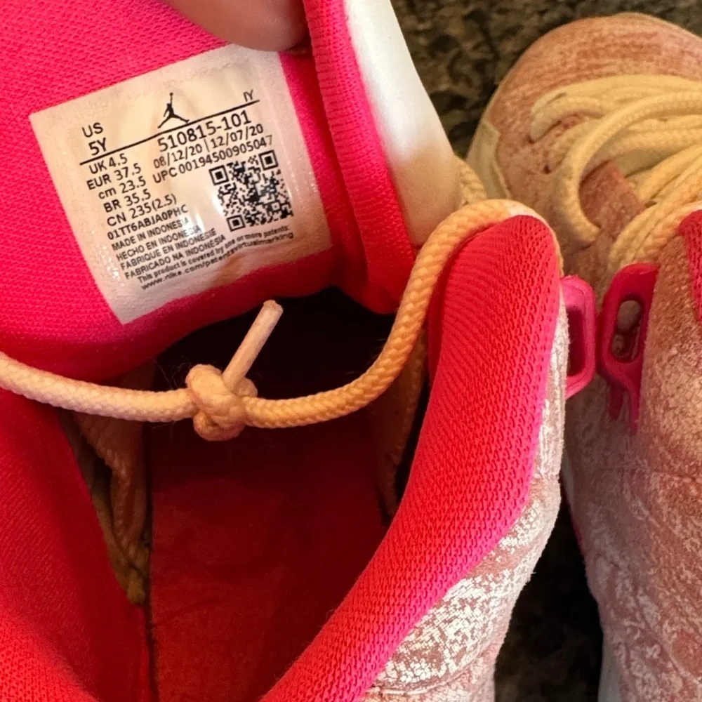 Jordan retro 12 Kids Sneakers in Pink and white 5Y or 7Womens